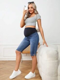 SHEIN Maternity Wideband Waist Bleach Wash Slit Hem Denim Shorts