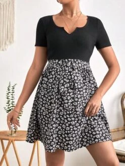 SHEIN Maternity Notched Neck Tee & Ditsy Floral Print Adjustable Waist Skirt -Curated Swimwear 1682068373587c31f6edeb83d5299b85d8d03e04ee thumbnail 405x552